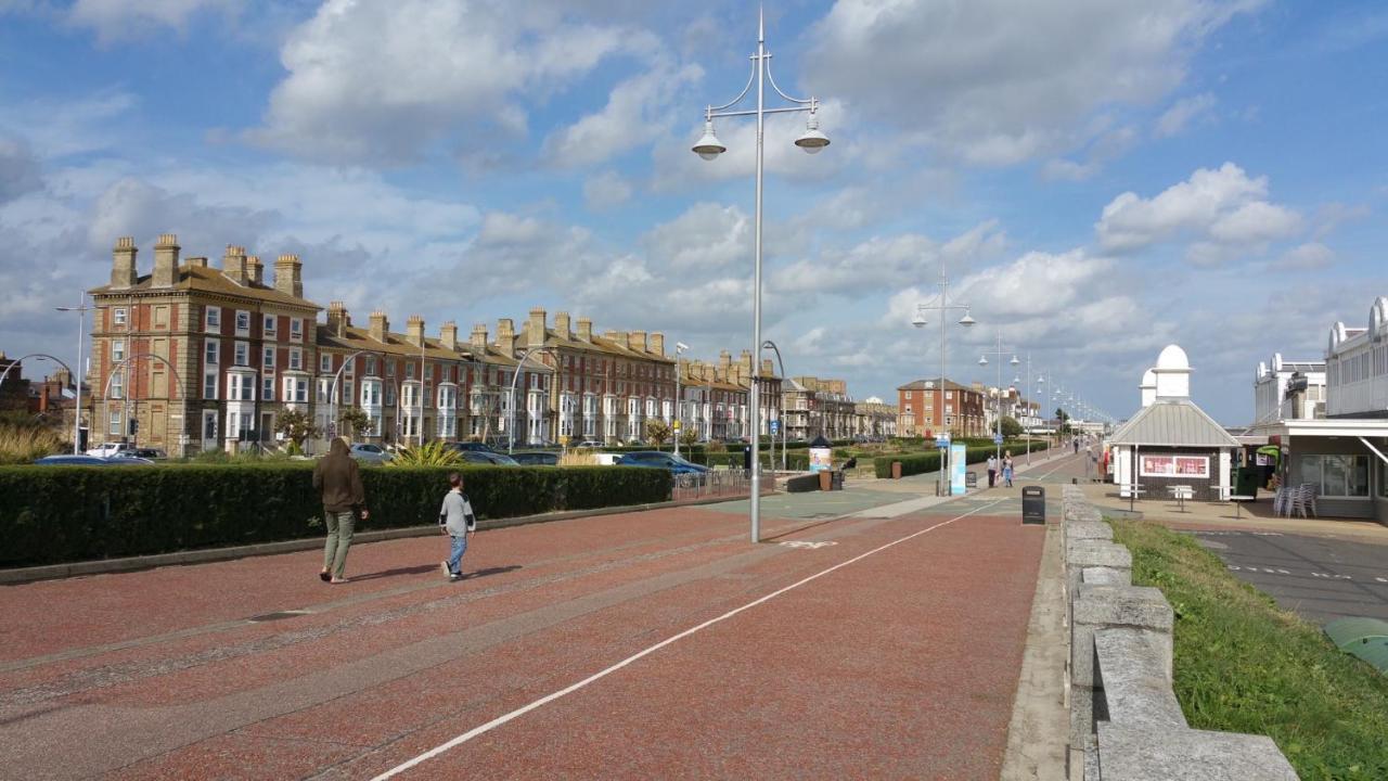 The Coventry Guest House Lowestoft Bagian luar foto